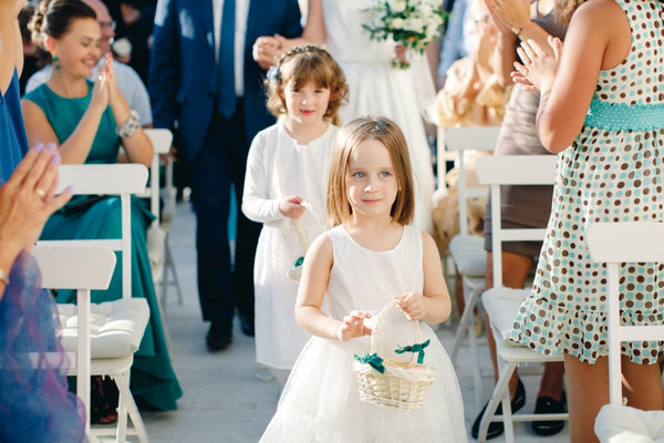 Что надеть на свадьбу: торжественные образы для детей